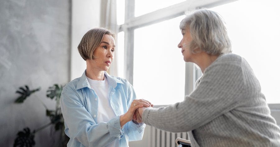 Supporto psicologico per familiari che assistono una persona anziana